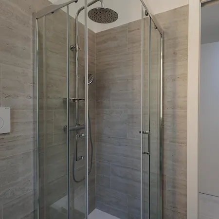 Guesthost - Maro' * Μπέργκαμο