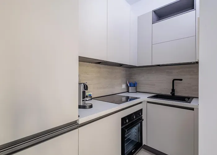 Guesthost - Maro' Apartment *